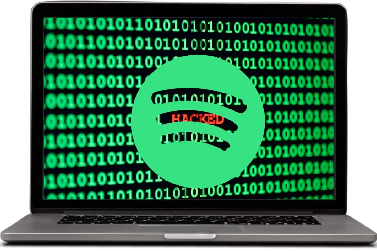 una laptop hackeada muestra cómo hackear Spotify Premium en PC